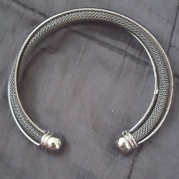 Lia Sophia Meshed Bracelet - Picture 2 of 3